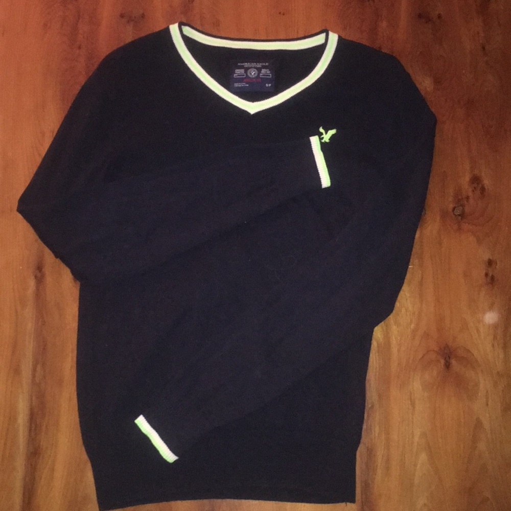 S AE V-neck sweater